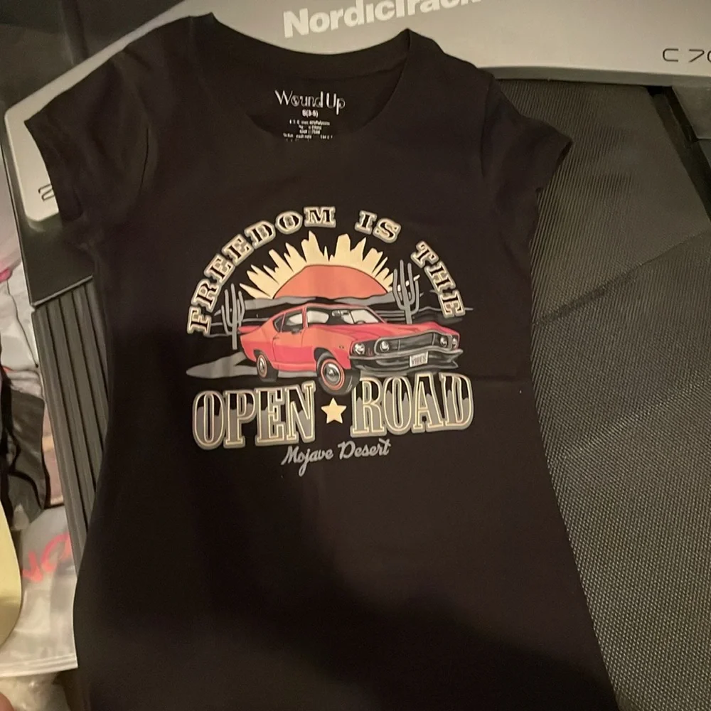 5 different tshirts - Picture 10 of 11